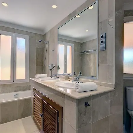 Stunning 2 Bedroom In Aloha Hill Club 아파트 마르베야