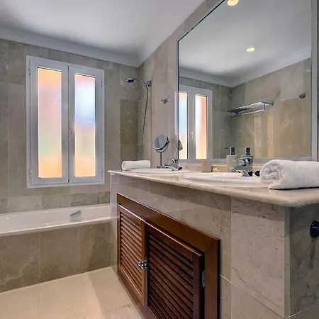 Stunning 2 Bedroom In Aloha Hill Club * 마르베야