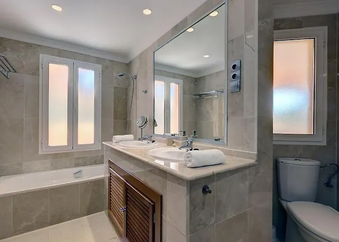 Stunning 2 Bedroom In Aloha Hill Club 아파트 마르베야