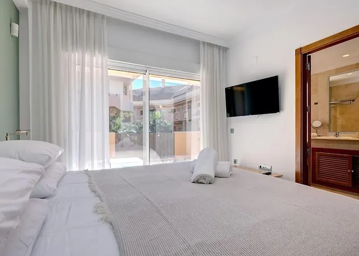 Stunning 2 Bedroom In Aloha Hill Club * 마르베야