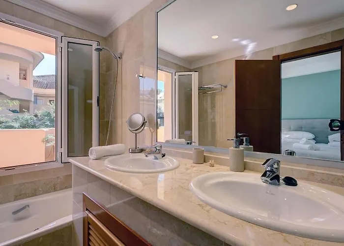 Stunning 2 Bedroom In Aloha Hill Club 아파트 마르베야