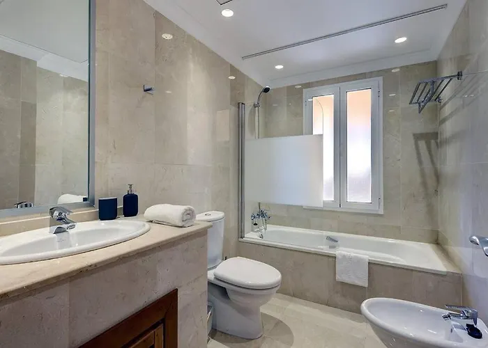 Stunning 2 Bedroom In Aloha Hill Club * 마르베야