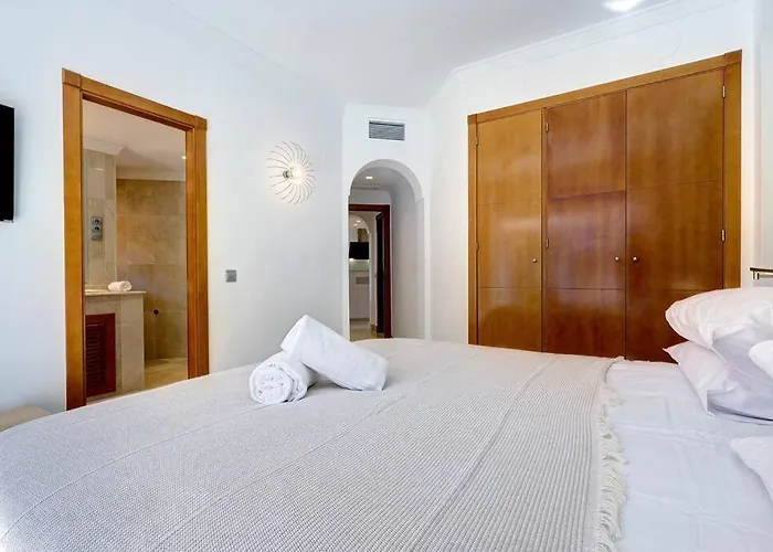 아파트 Stunning 2 Bedroom In Aloha Hill Club 마르베야