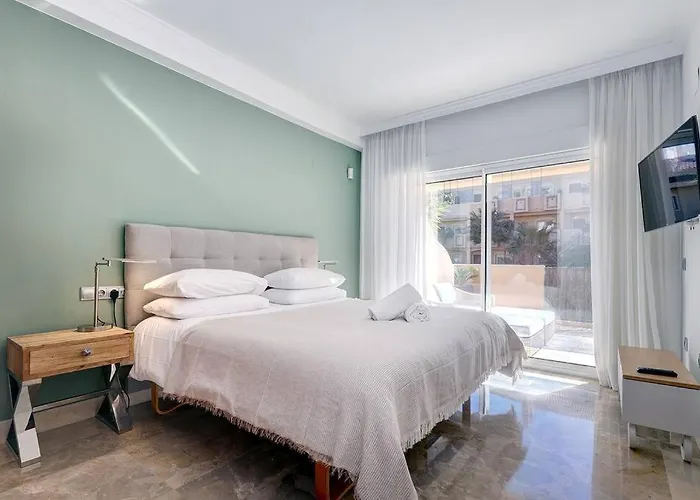 Stunning 2 Bedroom In Aloha Hill Club Apartment