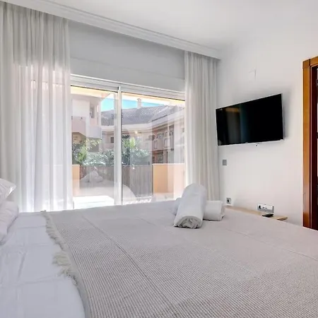 Stunning 2 Bedroom In Aloha Hill Club * 마르베야