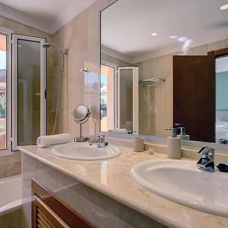 Stunning 2 Bedroom In Aloha Hill Club 아파트 마르베야