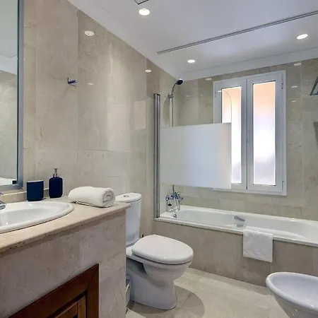 Stunning 2 Bedroom In Aloha Hill Club * 마르베야